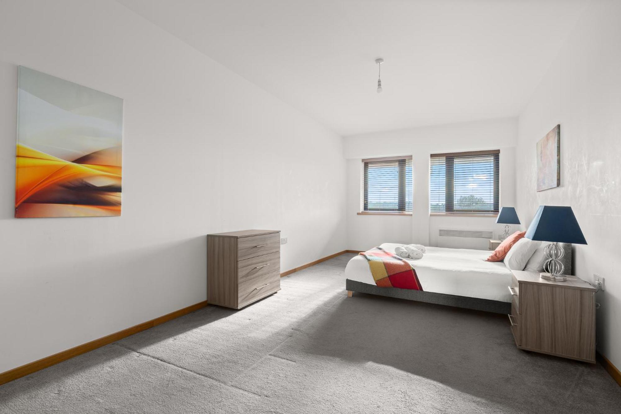 Comfortable Modern Apartment In Swindon, Free Parking Sleeps Up To 5 Luaran gambar