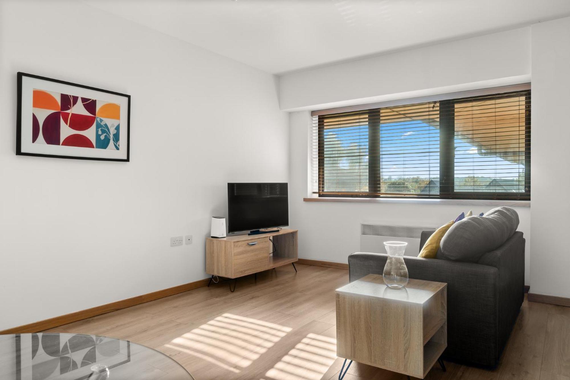 Comfortable Modern Apartment In Swindon, Free Parking Sleeps Up To 5 Luaran gambar