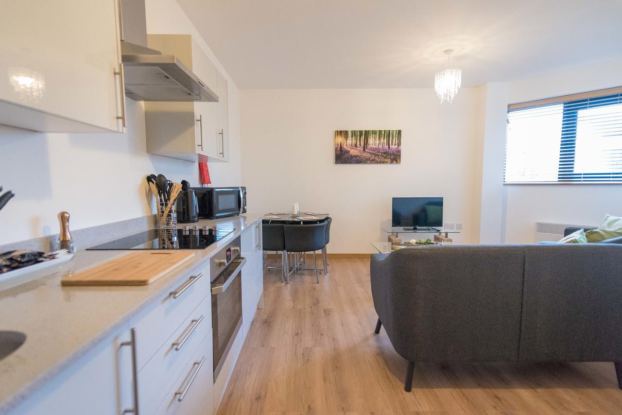 Comfortable Modern Apartment In Swindon, Free Parking Sleeps Up To 5 Luaran gambar